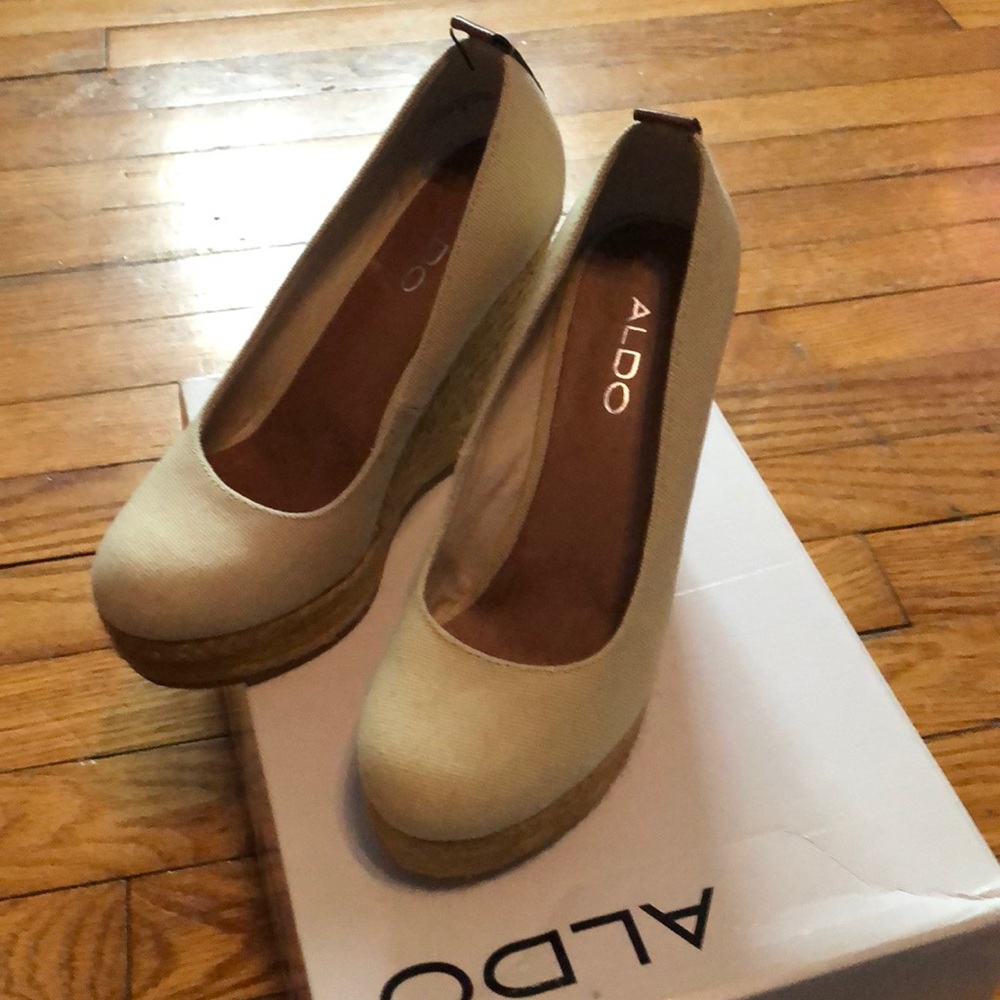 Aldo wedged shoe